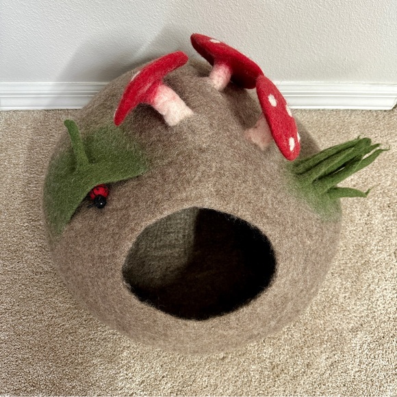 The Cutest Mushroom Pet Bed! Handmade Wool Felt Cat Cave House ๐ - Picture 3 of 7